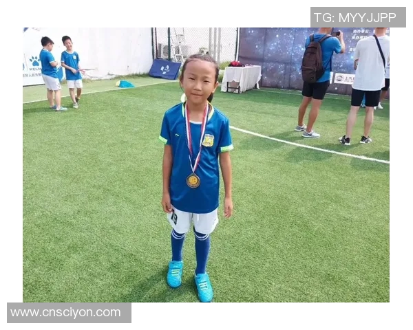 足球明星孩子们的励志加油视频展现梦想与努力的完美结合