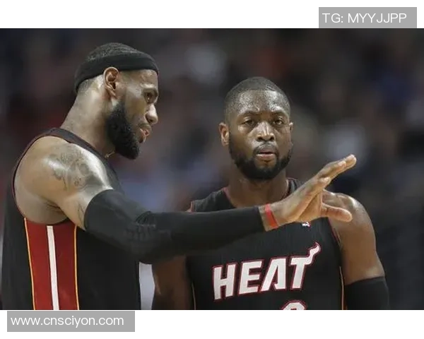 足球明星韦德与球迷亲密合影展现运动精神与友谊的美好瞬间 足球明星韦德与球迷亲密合影展现运动精神与友谊的美好瞬间