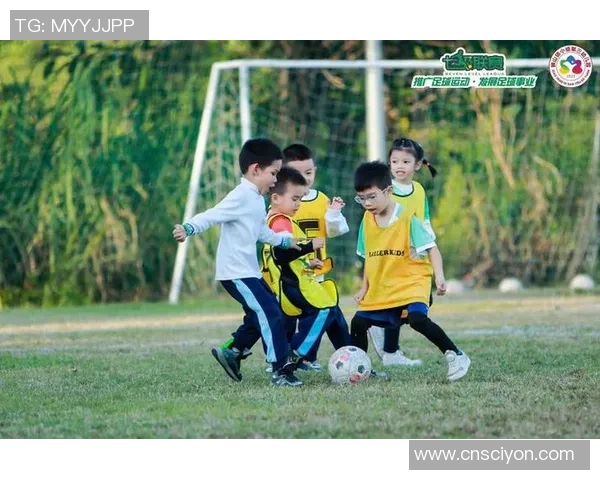 足球明星子女的可爱瞬间大揭秘让我们一起欣赏他们的童年时光与家庭幸福